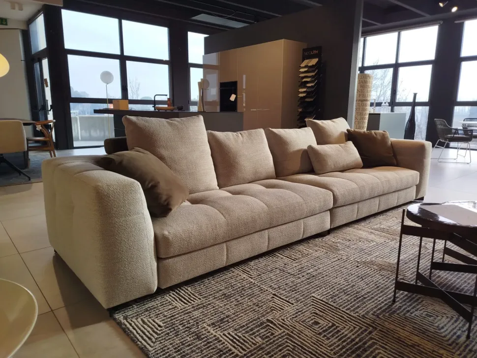 Divano a 3 posti modello Blazer di Minotti a prezzo riservato