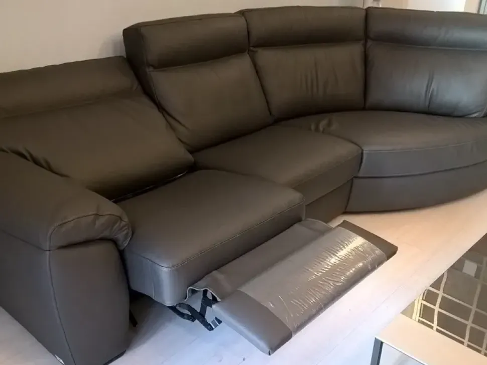 Divano a 3 posti modello Charles di Doimo salotti a prezzo riservato