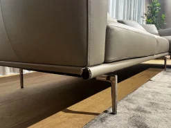 Divano a 3 posti modello Happy jack di Poltrona frau a prezzo riservato