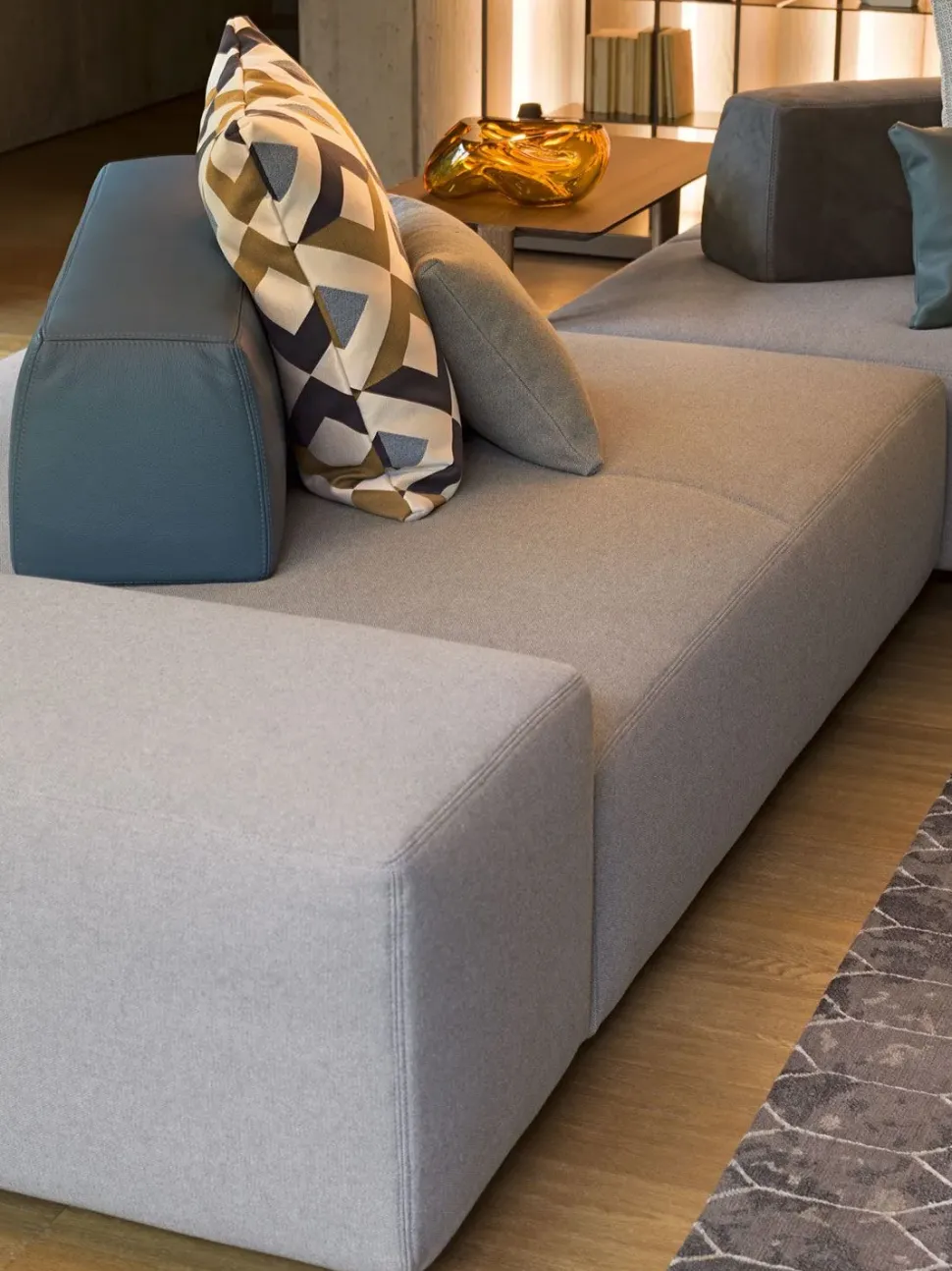 Divano a 3 posti modello Softbench di Flou a prezzo riservato