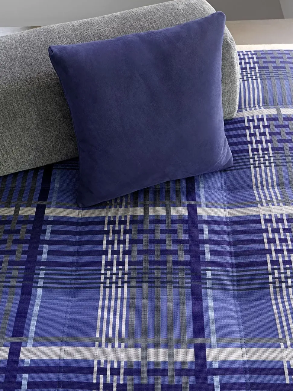 Divano a 3 posti modello Softbench di Flou a prezzo riservato