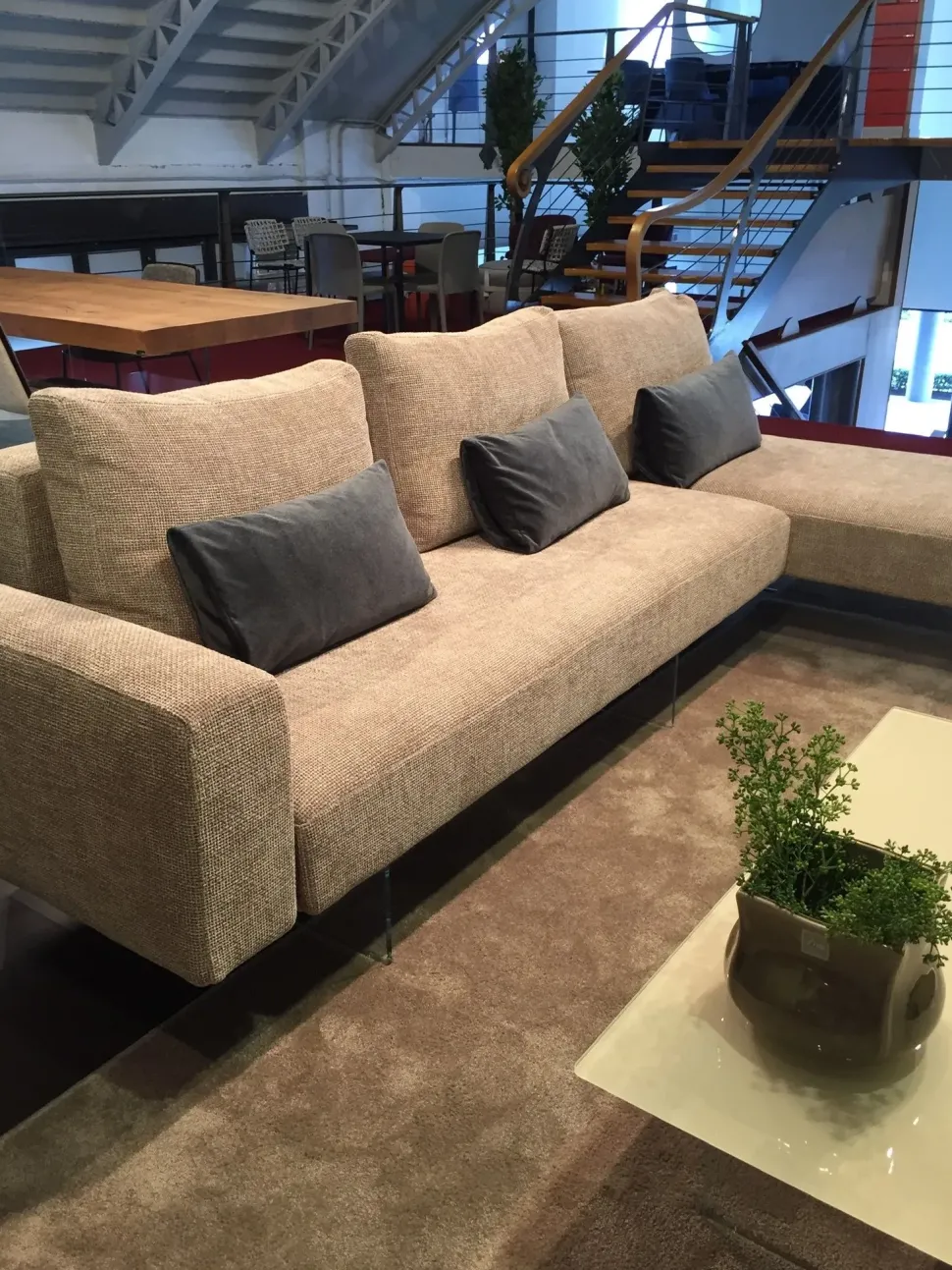 Divano Air soft tessuto in piuma Lago a prezzo scontato