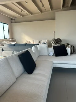 Divano Angolare Charles di B&b italia a prezzo ribassato