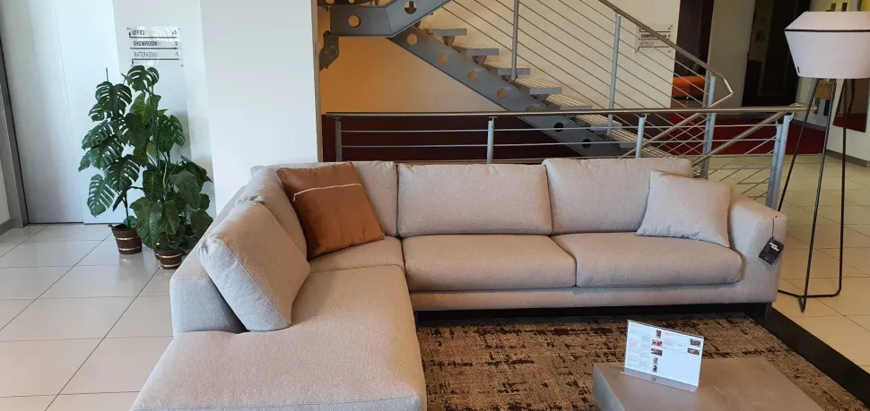 Divano angolare tessuto in misto piuma Ditre italia a prezzo scontato