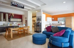 Divano Angolare Virgola_completo_di_pouff Artigianale a 2268€