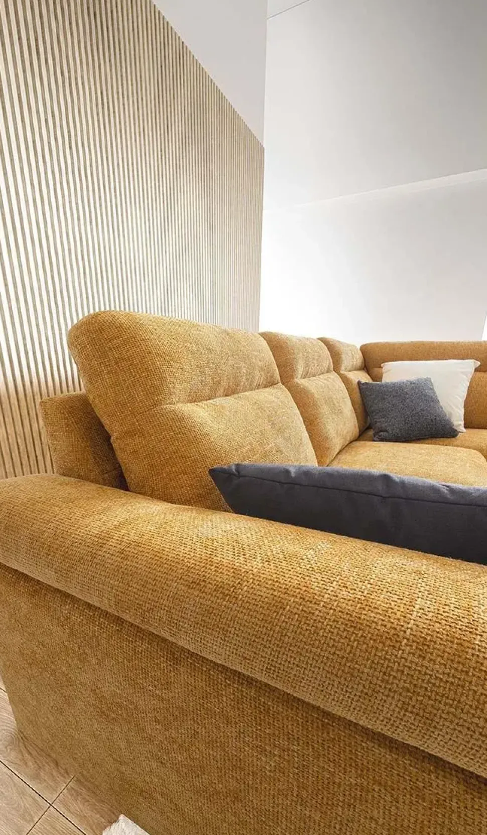 Divano Bellargo b in Tessuto sfoderabile di Le comfort scontato 34%