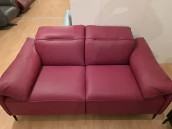 Divano Brignac due posti fisso pelle di Artigianale in stile moderno a prezzo Outlet