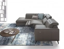 Divano Christopher in Pelle non sfoderabile di Le comfort scontato 35%