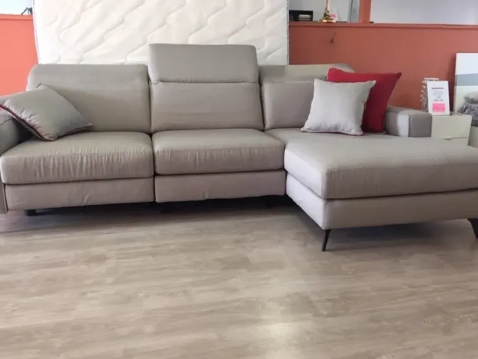 Divano Christopher in Tessuto sfoderabile di Le comfort scontato 54%