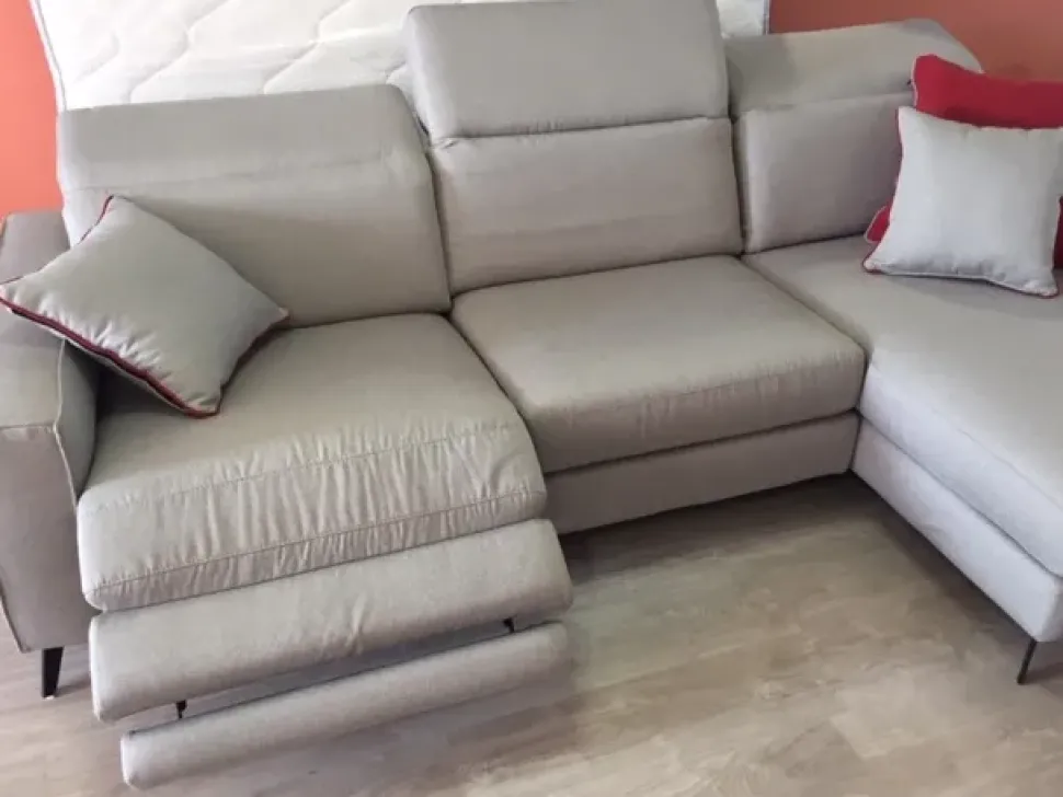 Divano Christopher in Tessuto sfoderabile di Le comfort scontato 54%