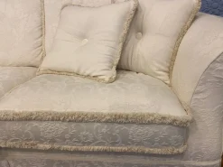 Divano Classico in Tessuto non sfoderabile di Collezione esclusiva scontato 50%