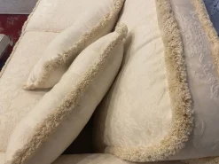 Divano Classico in Tessuto non sfoderabile di Collezione esclusiva scontato 50%