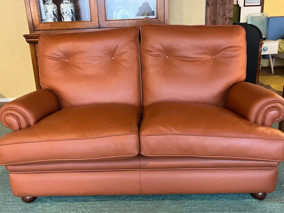 Divano classico pelle Etruria di Artigianale con sconto del - 61%