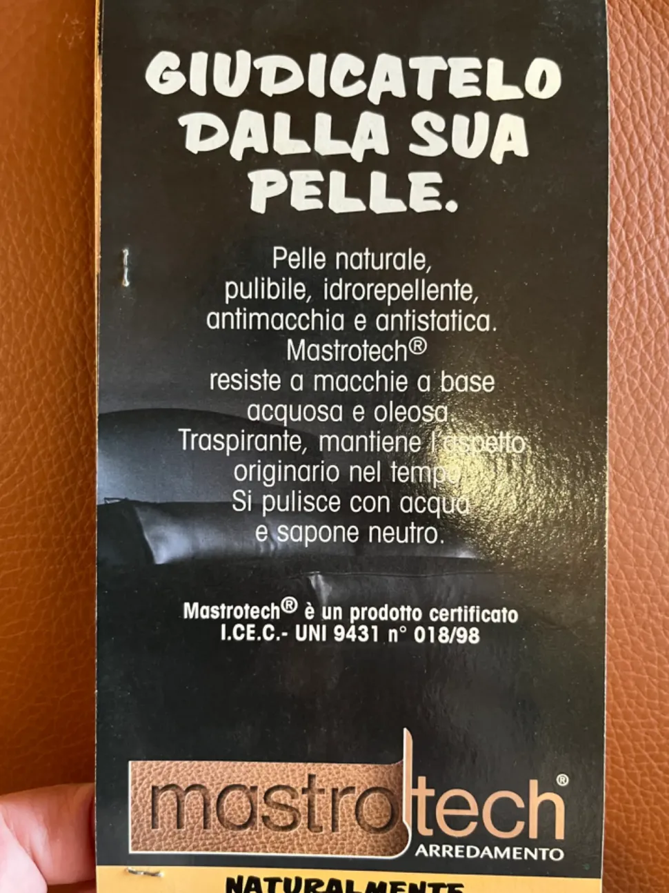 Divano classico pelle Etruria di Artigianale con sconto del - 61%