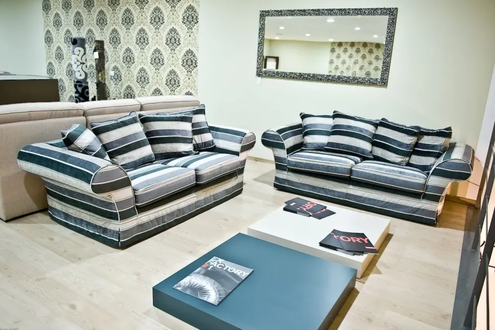 Divano classico tessuto Vienna di Collezione esclusiva con sconto del - 54%