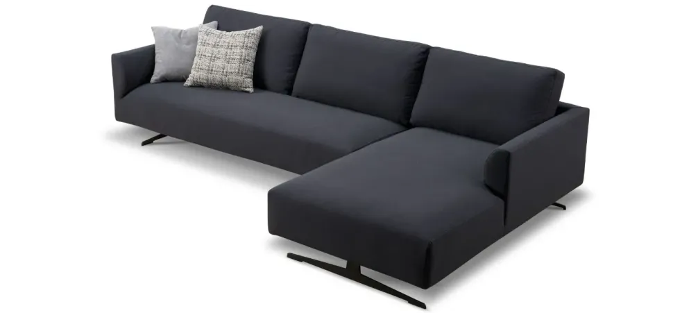 Divano Con penisola Divano mod.eddy con chaise-longue rivestito in tessuto in promo-sconto del 50% Excò in Offerta Outlet a 3190 Euro