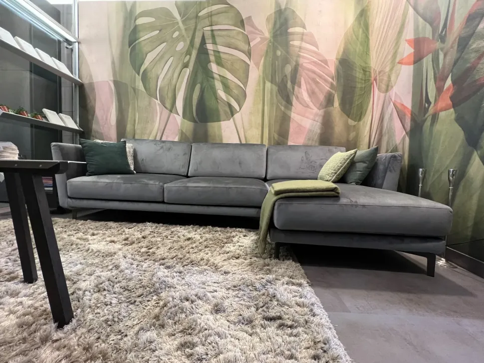 Divano con penisola Gregory Doimo salotti a PREZZO OUTLET scontato del 50%