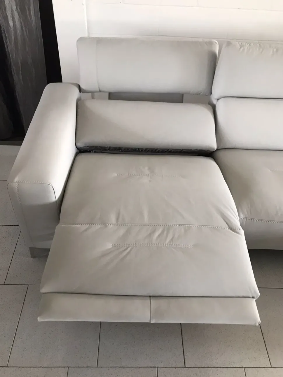 Divano con penisola in stile Design Con seduta allungabile con forte sconto