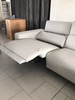 Divano con penisola in stile Design Con seduta allungabile con forte sconto