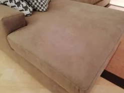 Divano con penisola Kommodo Rigosalotti a prezzi outlet