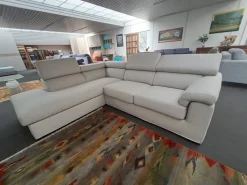 Divano con penisola modello Reflect di Samoa a prezzi convenienti