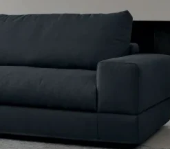 Divano Con penisola modello Vision  di Doimo salotti con forte sconto