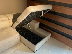 Divano con penisola modello Twister di Artigianale con forte sconto