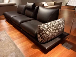 Divano con penisola Modello pralin pelle Calia ad un prezzo imperdibile