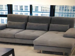 Divano con penisola modello Serena  di Nicoletti home a prezzi outlet