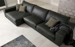 Divano con penisola pelle in misto piuma Md work a prezzo Outlet