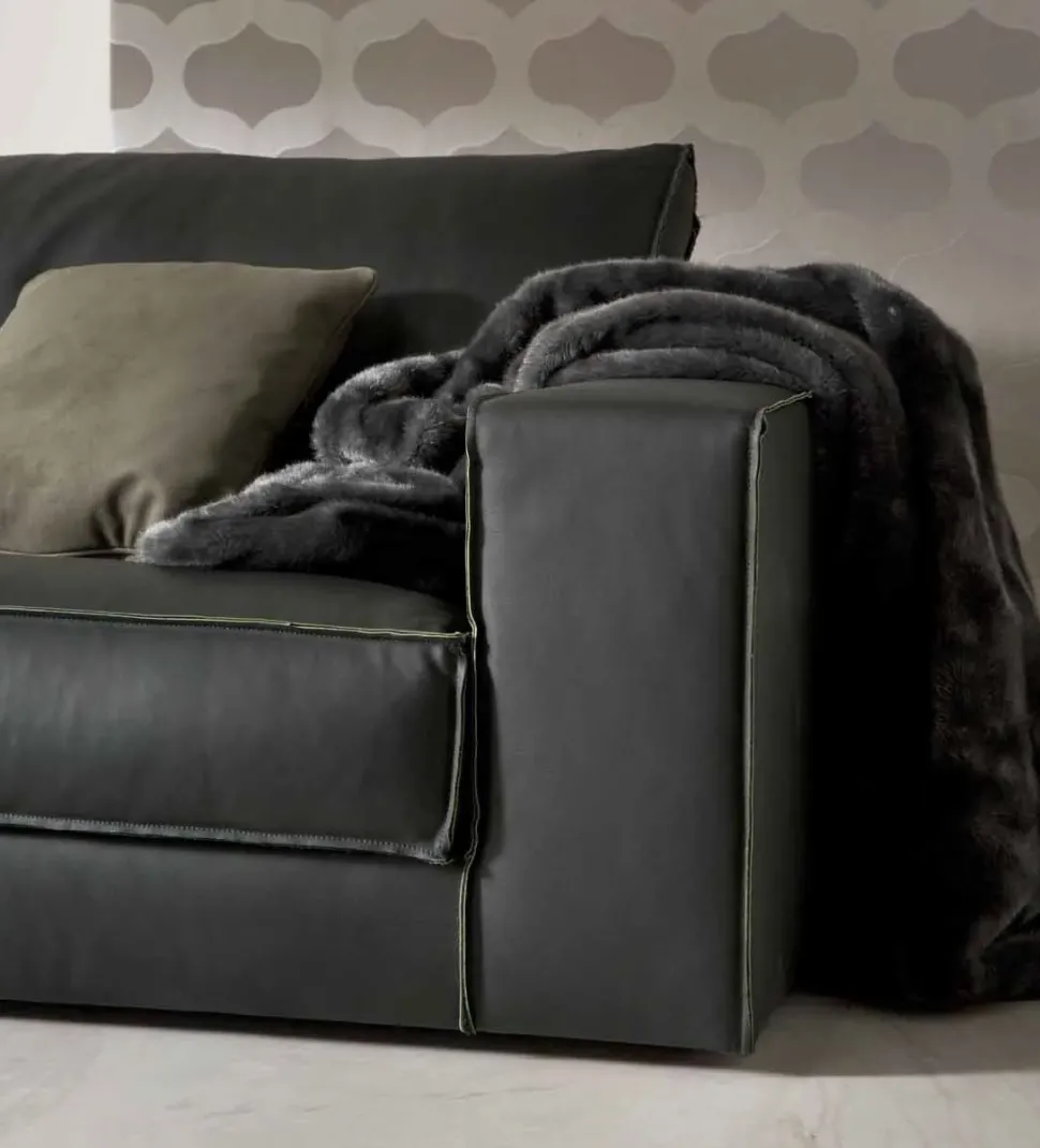 Divano con penisola pelle in misto piuma Md work a prezzo Outlet