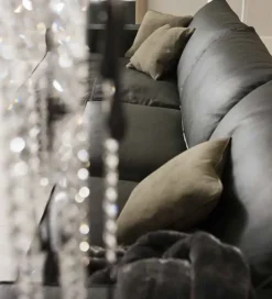 Divano con penisola pelle in misto piuma Md work a prezzo Outlet