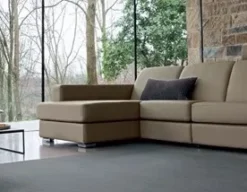 Divano con penisola pelle in poliuretano Doimo salotti in Offerta Outlet