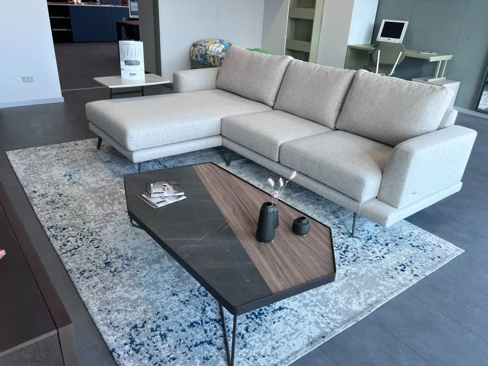 Divano con penisola Philip.77 Doimo salotti in OFFERTA - 21%