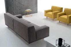 Divano con penisola tessuto in poliuretano  Felis a prezzo Outlet