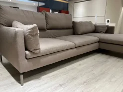 Divano con penisola tessuto in poliuretano Novamobili a prezzo Outlet