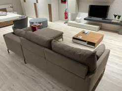 Divano con penisola tessuto in poliuretano Novamobili a prezzo Outlet