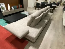 Divano con penisola Toby wing Calia ad un prezzo conveniente