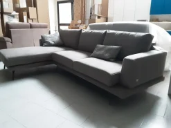 Divano da 5 posti modello Phlippe 77 di Doimo salotti scontato