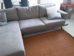 Divano da 5 posti modello Phlippe 77 di Doimo salotti scontato