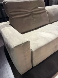 Divano da 4 posti modello Nicolas di Calia scontato