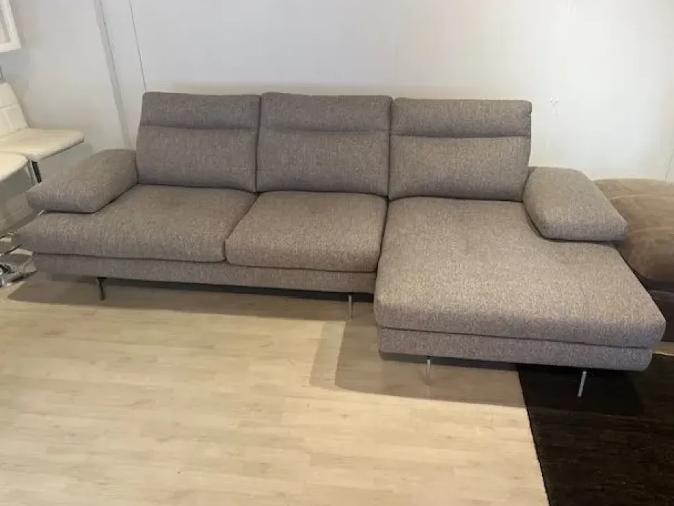 Divano da 4 posti modello Toby wing di Calia scontato