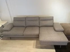 Divano da 4 posti modello Toby wing di Calia scontato