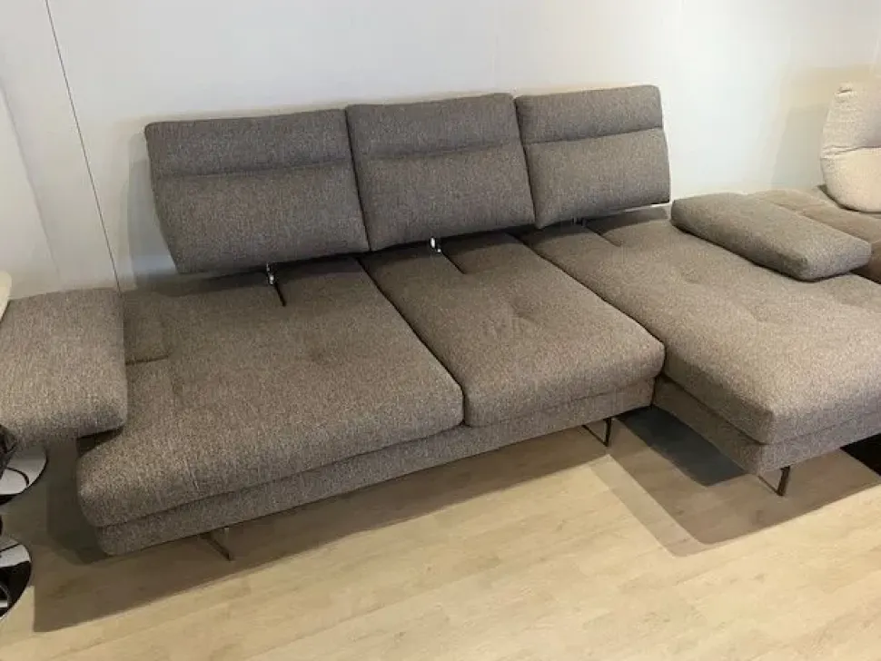 Divano da 4 posti modello Toby wing di Calia scontato