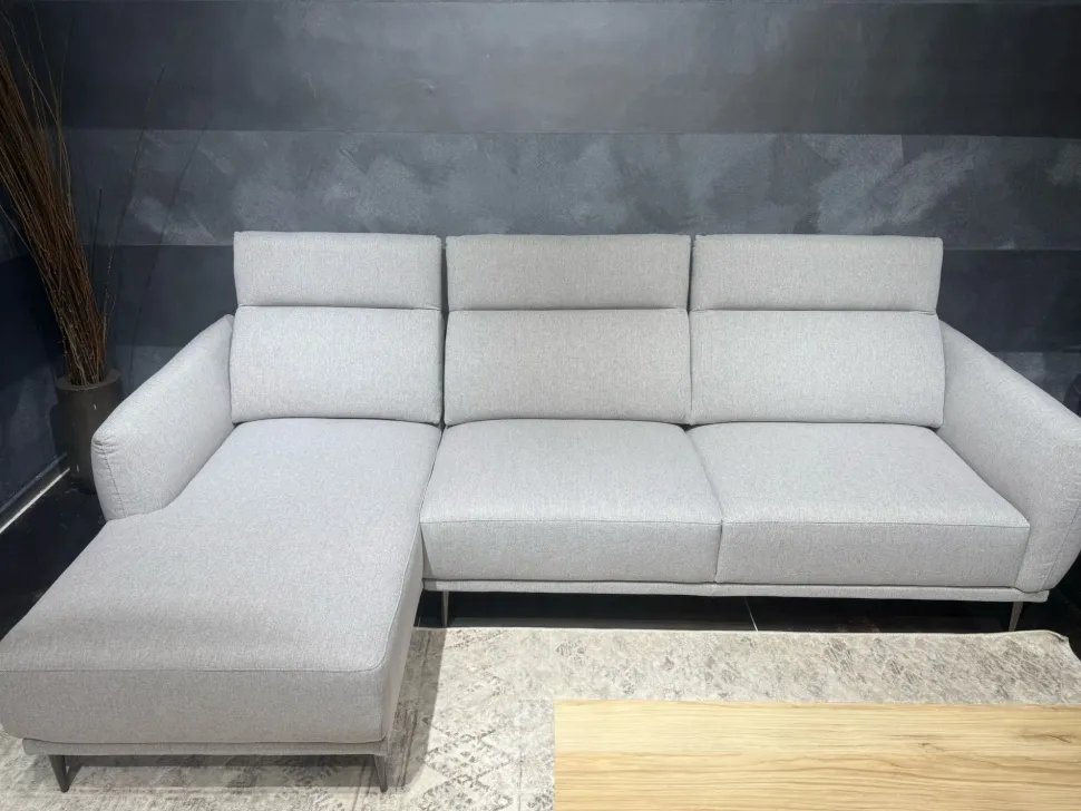 Divano da 3 posti modello Marko di Le comfort scontato