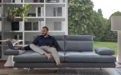 Divano da 3 posti modello Toby wing di Calia scontato