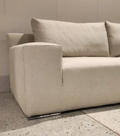 Divano design tessuto Pronta consegna divano in fibralatex di Md work con sconto del - 40%