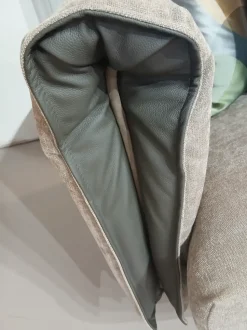 Divano design tessuto Saddle di Bonaldo con sconto del - 60%