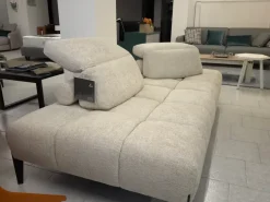 Divano design tessuto Skyline di Calia con sconto del - 34%