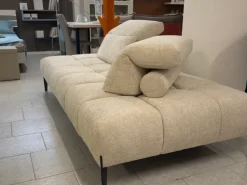 Divano design tessuto Skyline di Calia con sconto del - 34%